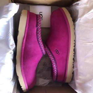 UGG Tasman suede pink slipper. Brand new. Indoor/Outdoor. Size: 5